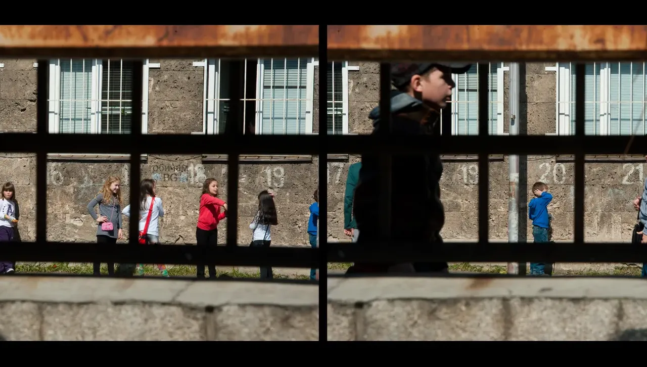 Едното обвинение е за създаване на порнографски материали с непълнолетниДиректорът