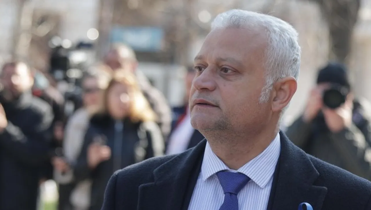 Министър Дечев: Прокурор Русинова крие, че е пътувала с Петьо Еврото