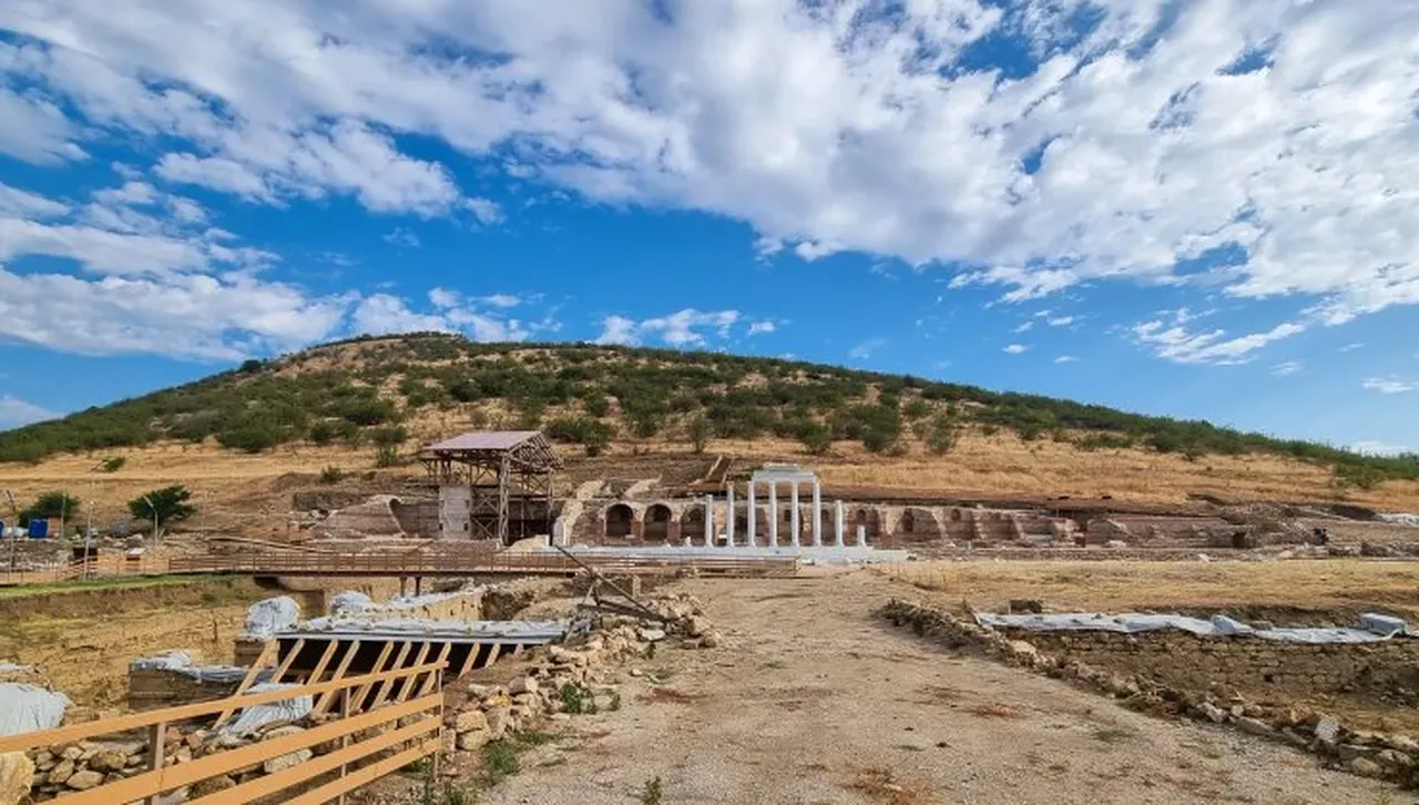 Археолозите изкопаха нов интригуващ артефакт в Хераклея Синтика