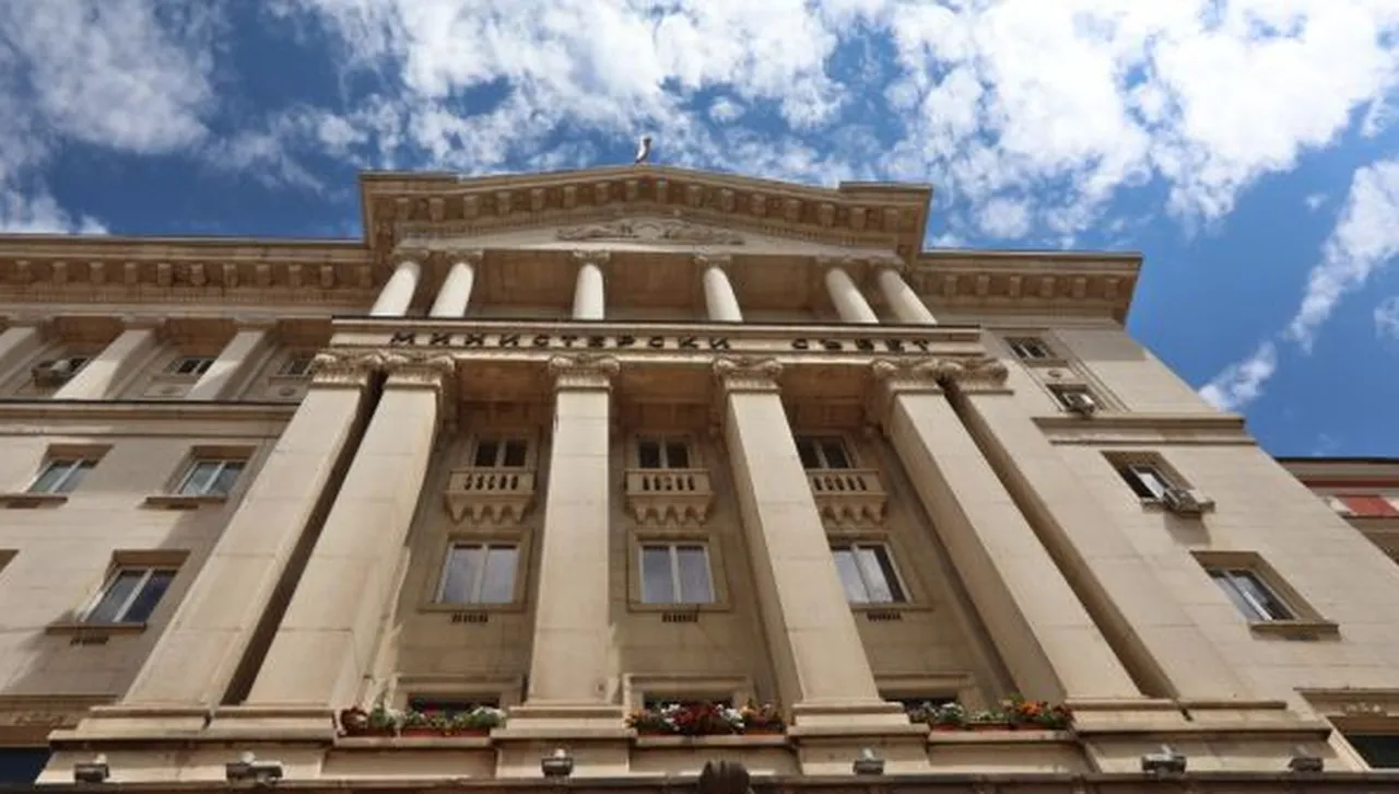 Правителството прие промени във връзка с работното време, почивките и отпуските