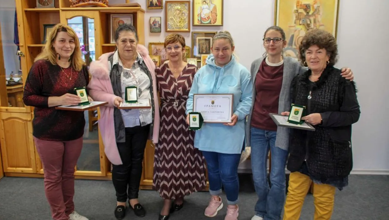 Наградиха директорите на социалните услуги за техния принос през годините