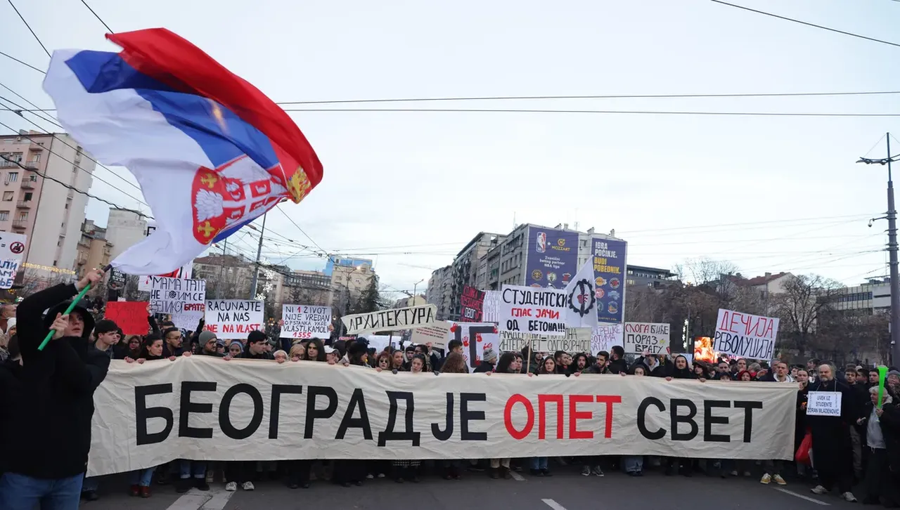 АФП: Митингът на Вучич е 5 пъти по-малък от протеста срещу неговия режим