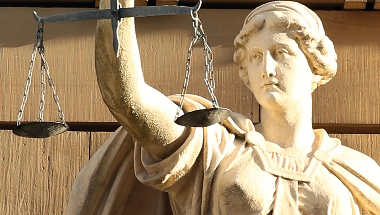 15-годишният, обвинен за побоя над директора на ОДМВР – Русе, съди прокуратурата за 5385 лева