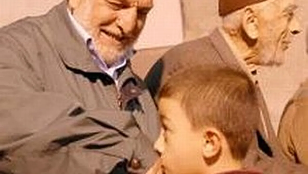 Мюсюлманите празнуват Рамазан Байрам, раздават баклава и мекици за здраве