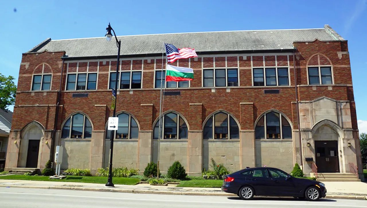 „Малко българско училище в Чикаго“: Генералният консул Станков работи за частни интереси, а не в полза на българската общност