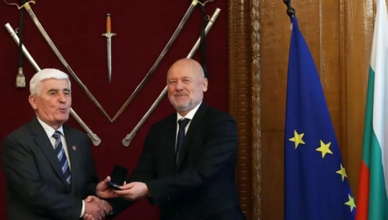 ЦИК регистрира  проруския Съюз на офицерите и сержантите от запаса да следят за честни избори - ще работят за Радев