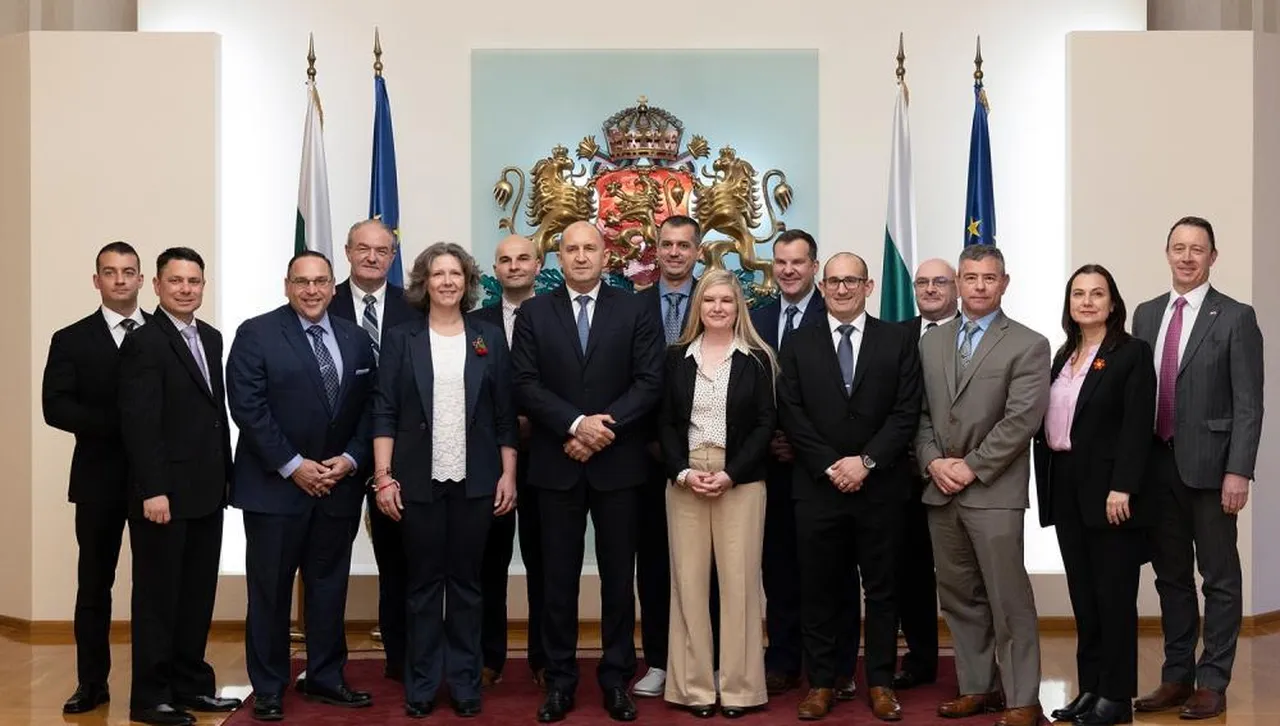 Радев разговаря с представители на Военновъздушния колеж в САЩ, във фокуса - средата за сигурност