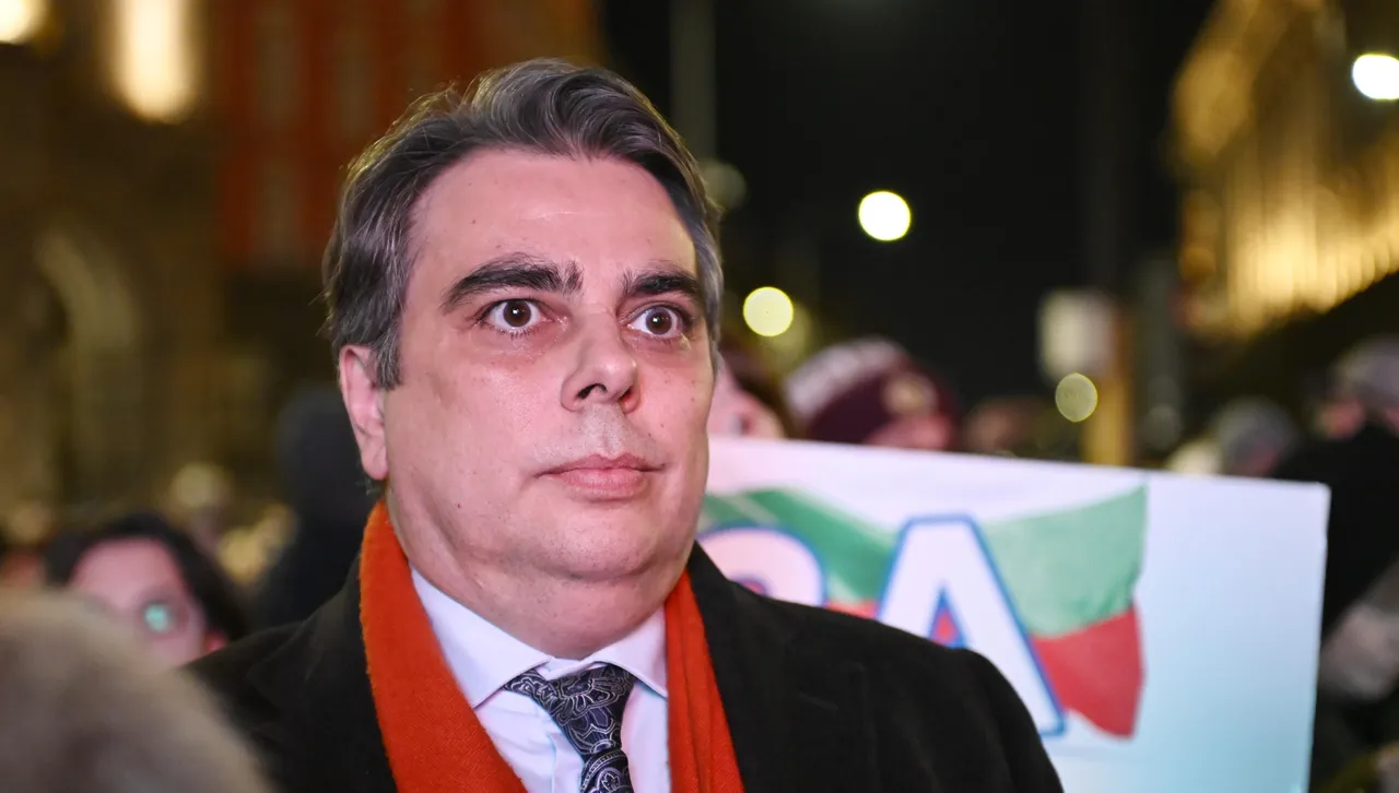 Асен Василев към  протеста: Трябва да опазим вота – иначе ни връщат „индийската нишка“