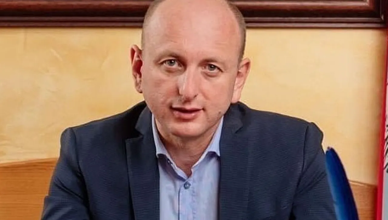 Просръбският политик Милан Кнежевич заплаши че неговата Демократическа народна партия