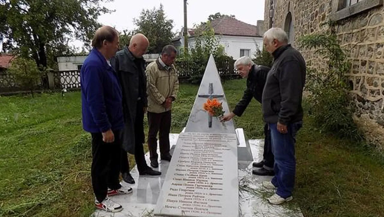 Преди 74 години комунисти злодеи убиват 16 младежи горяни от Гъбарево