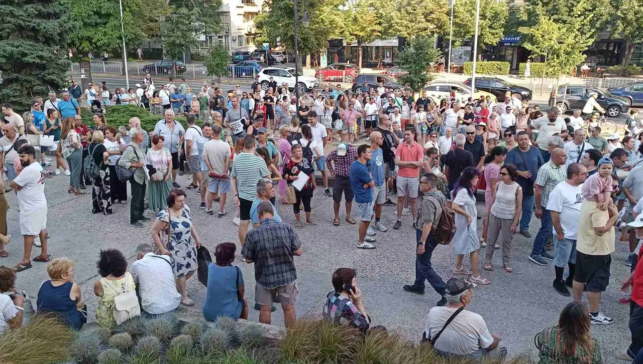 Девети протест във Варна: Освободете политическите затворници