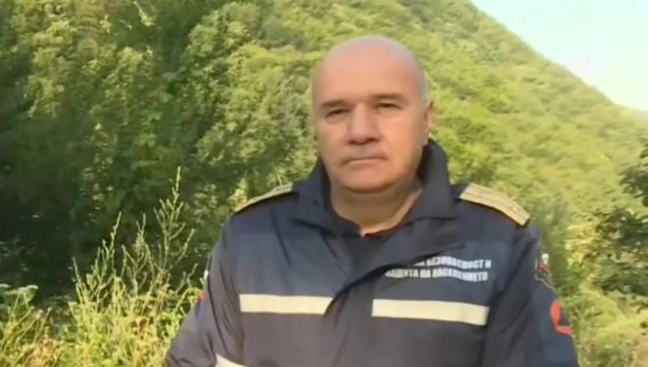 Два военни хеликоптера се включиха в гасенето на пожара над Рилската обител