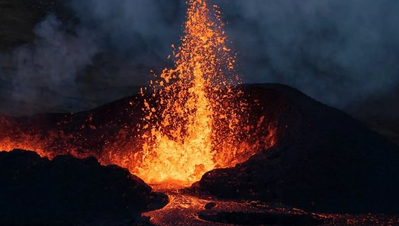 След 450 години тишина вулкан избухна  в Русия - бунтува ли се земята срещу режима в Кремъл