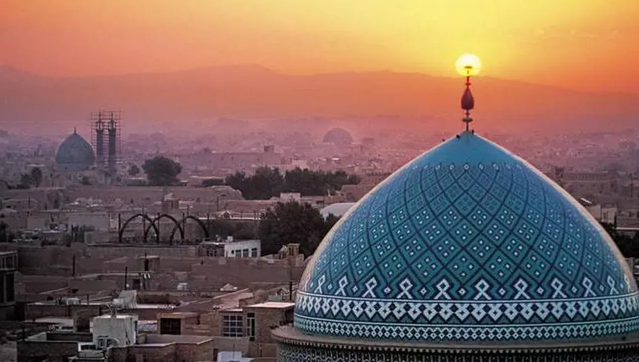 Иранският рапър Татaлу беше осъден на смърт за "богохулство"