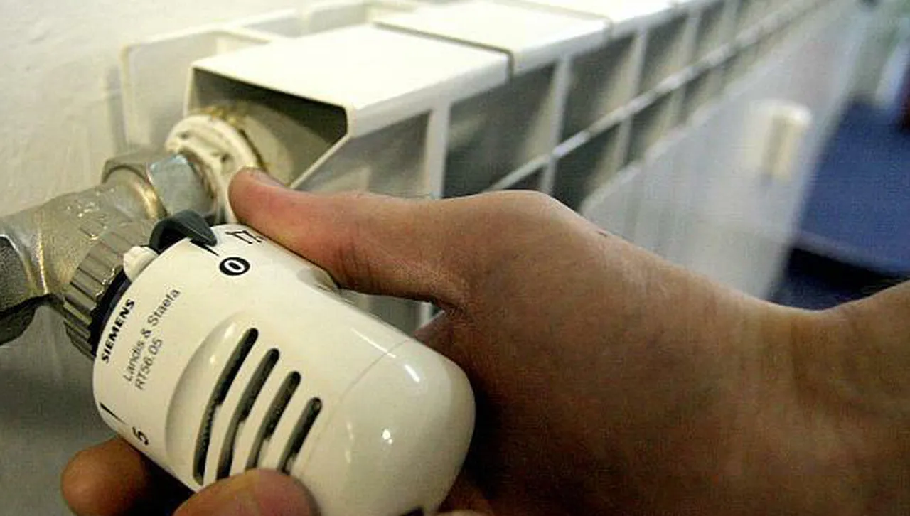 КЕВР предлага поскъпване на тока и парното с близо 5% от 1 юли