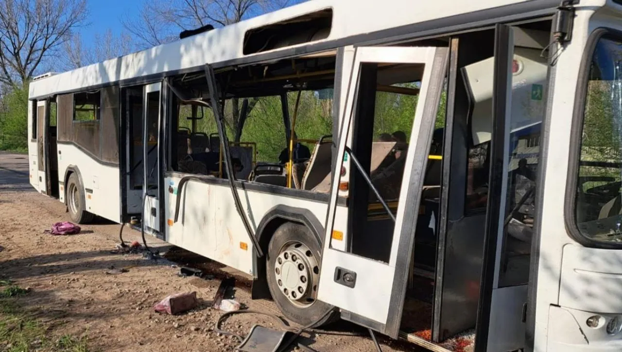 Русия удари автобус в украинския град Марганец: 9 души загинаха, 30 са ранените