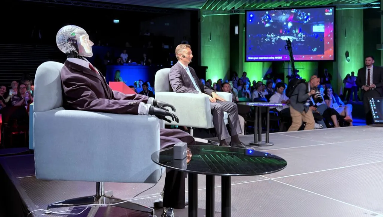 На сцената на международната конференция Webit 2026 Василев се обърна