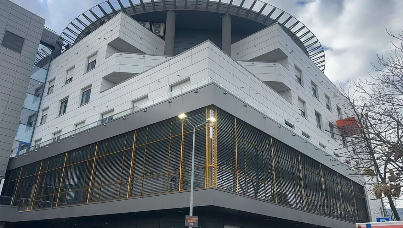 Децата се обличат в автентични народни костюми за да занесат