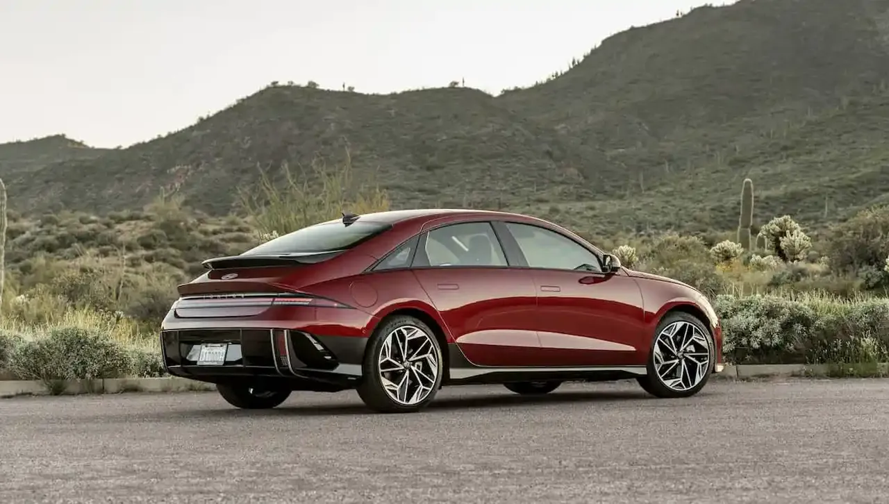 Кризата се задълбочава: След Toyota и Hyundai изтегля коли. Какво се случва в индустрията?