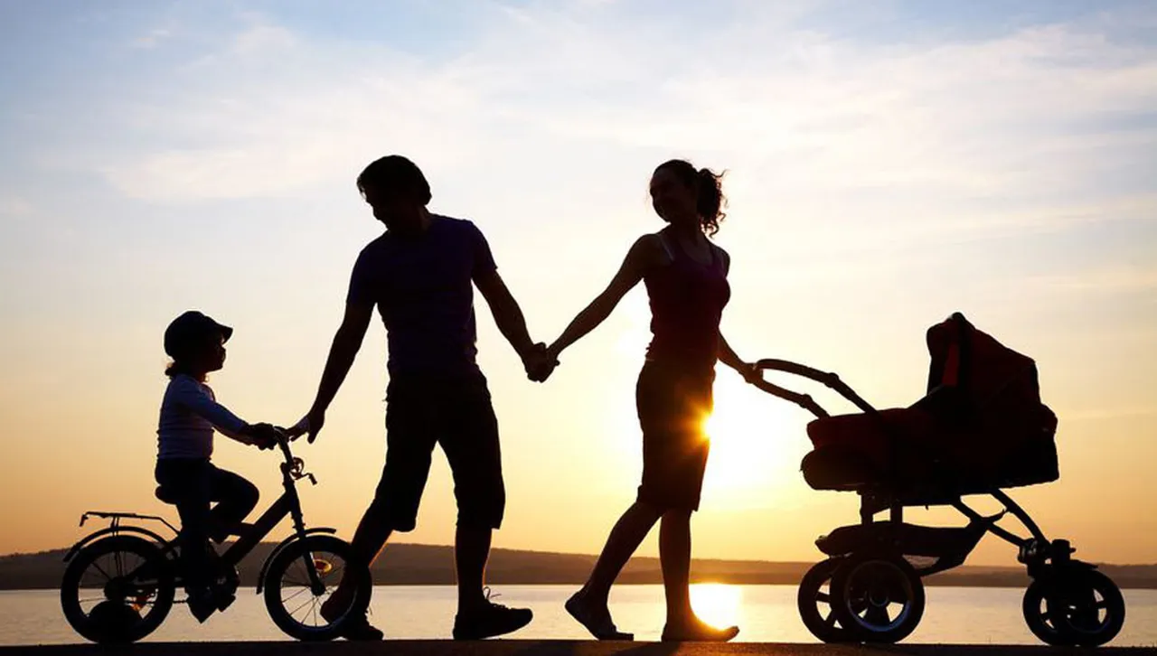 Слънчево и горещо, валежи и гръмотевици следобед от запад