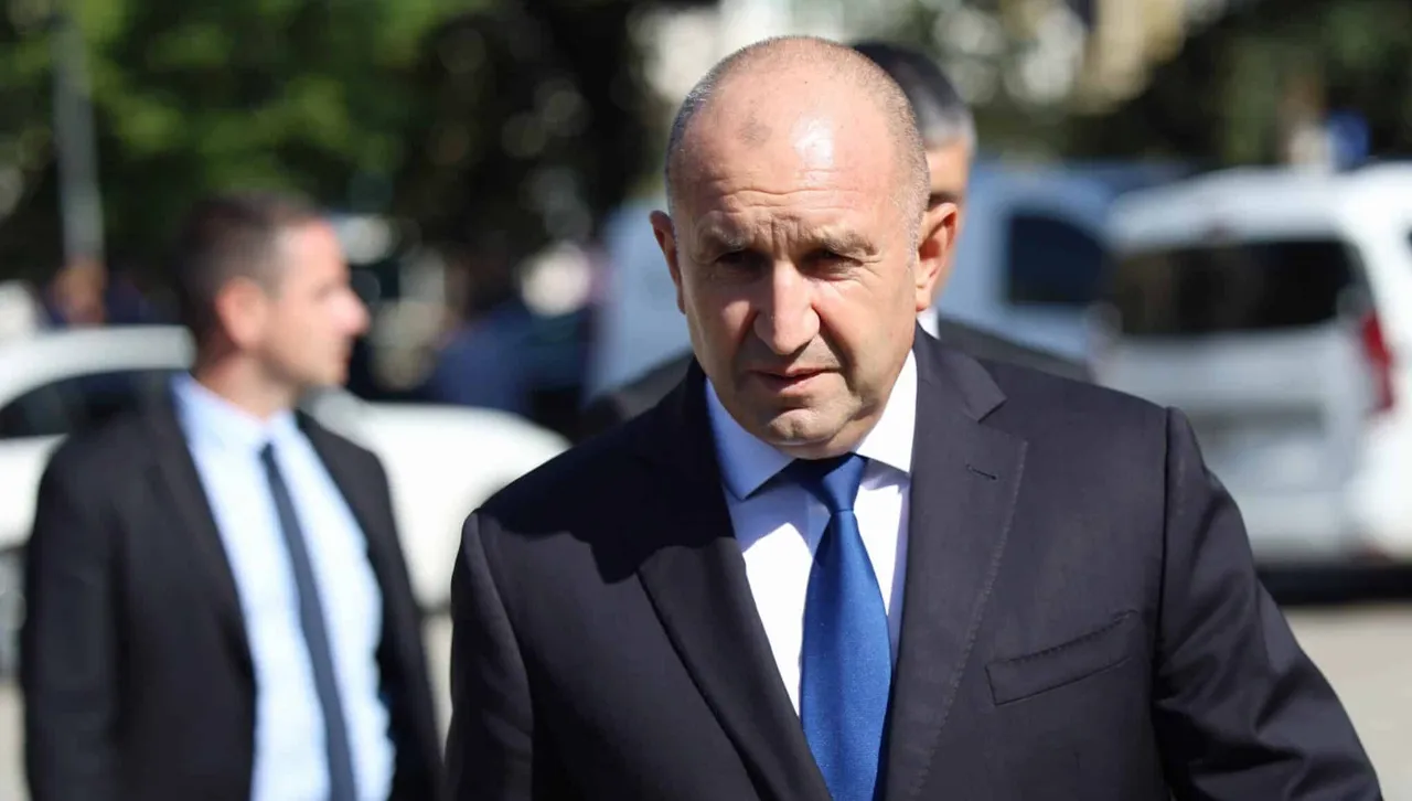 Това си е Румен Радев, а не юпи измислица от задаващата се технологична диктатура