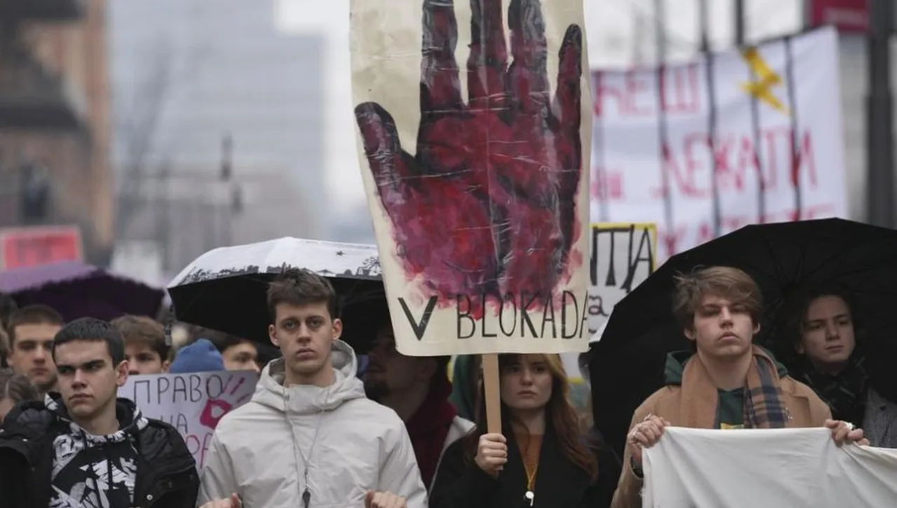 Сръбски студенти протестират на колела към Страсбург, търсят помощ от европейските институции