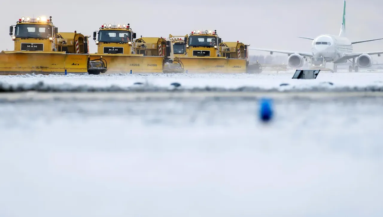 Летището в Прага на практика спря да функционира като пожарникарите