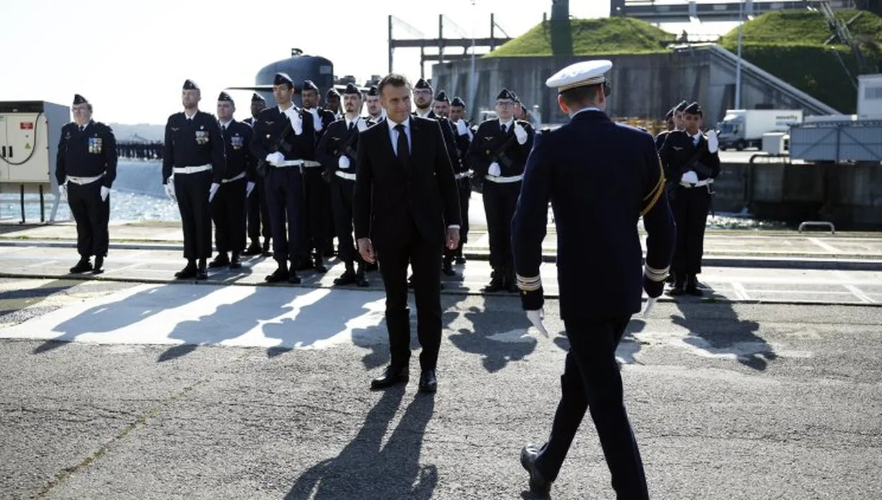 Френският самолетоносач "Шарл де Гол" се отправя към Средиземно море