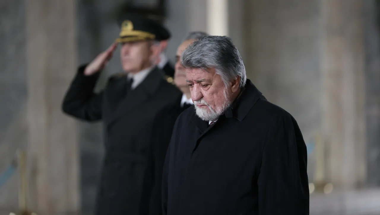  Вежди Рашидов: Има един премиер и той се казва Желязков.  Бойко Борисов е партиен лидер... 