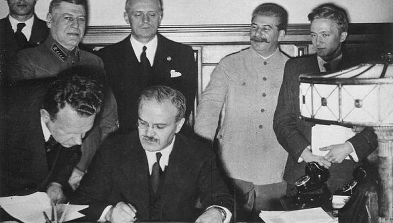 23 август – Европа почита жертвите на тоталитарните режими - нацисти и комунисти се врекоха във вярност