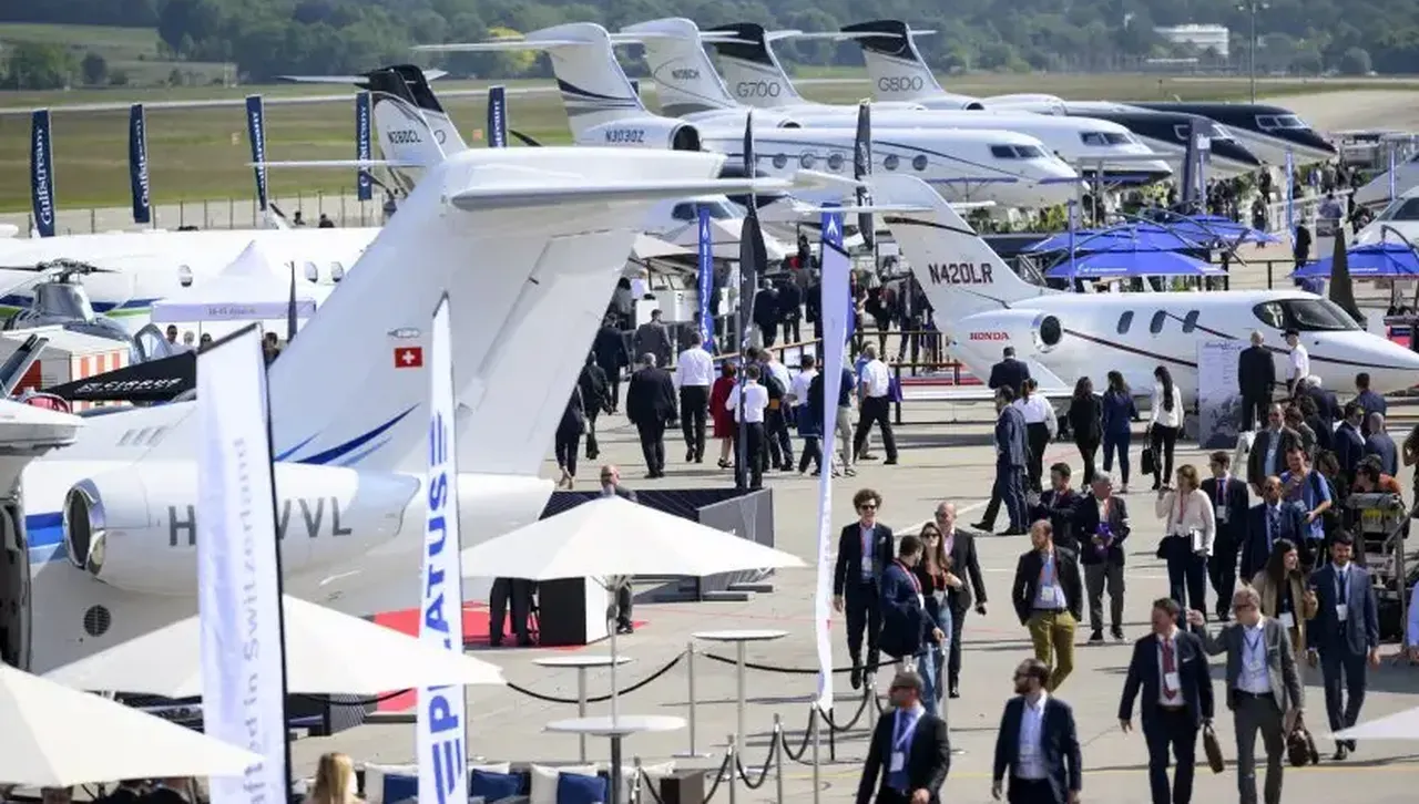 Заради инциденти с дронове, прекъснаха полетите в големи градове на Русия
