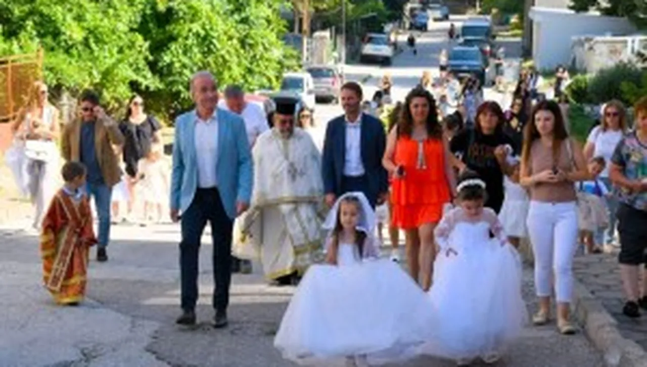 360 девойки се премениха в бяло: „Слънчовите невести“ оставиха в менче накитите си