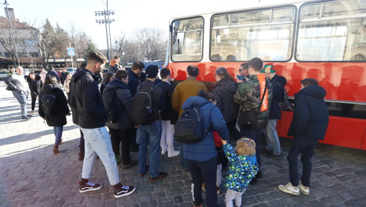 Ретро автобуси ще возят столичани на 3-ти март