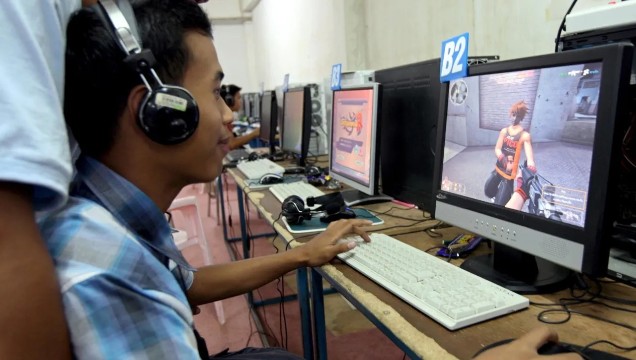 Цял ден пред екрана: Какви са рисковете за здравето ви?