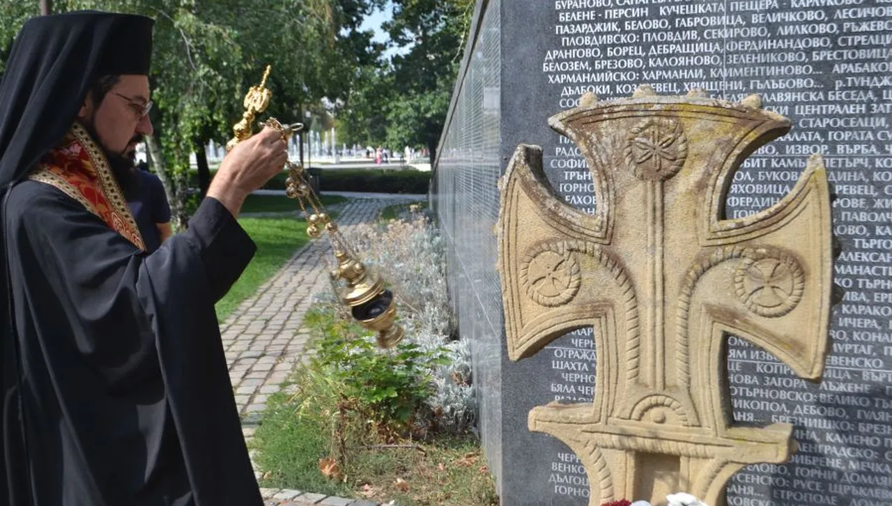 Епископ Борис почете жертвите на комунизма с думите на Христос: „Не бойте се от ония, които убиват тялото, а душата не могат да убият“
