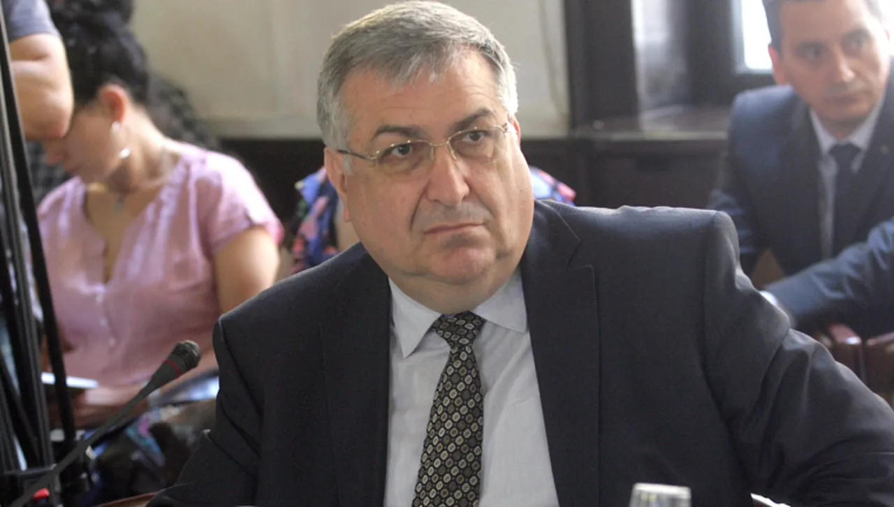 Проф. Близнашки: Бурята в българската политика е "буря в чаша вода"