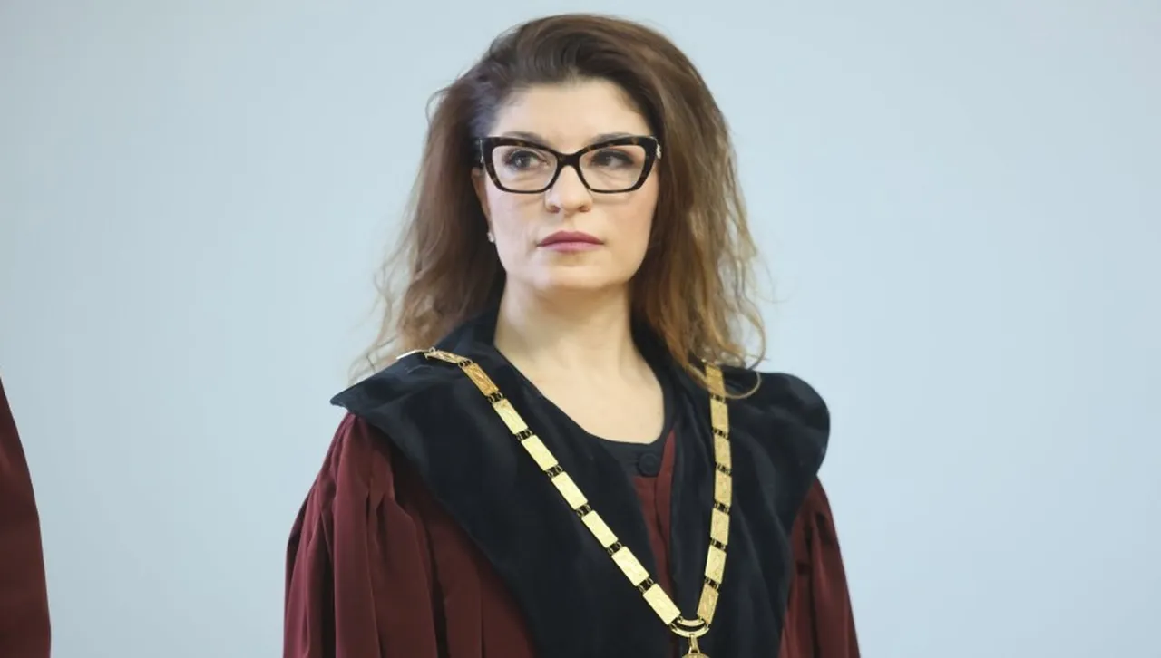 Това става ясно от нарочна позиция на конституционната съдийка която