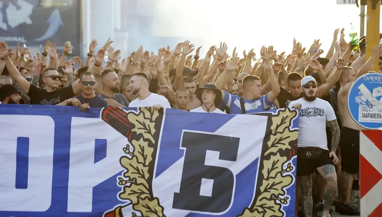 Ултраси на "Аякс" готвят вендета: Фенове на Левски под заплаха в Амстердам