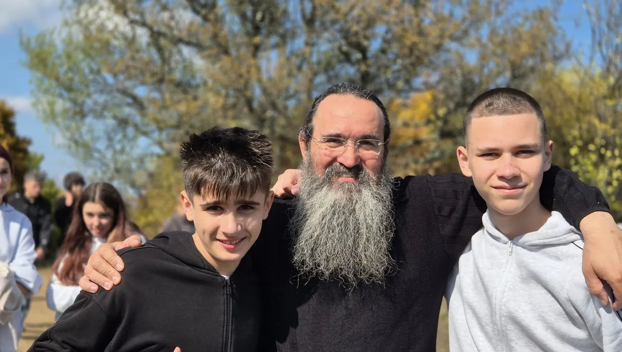 Даниил отмъщава на непокорните - извикаха Никанор след посещение на украински деца в Църногорския манастир