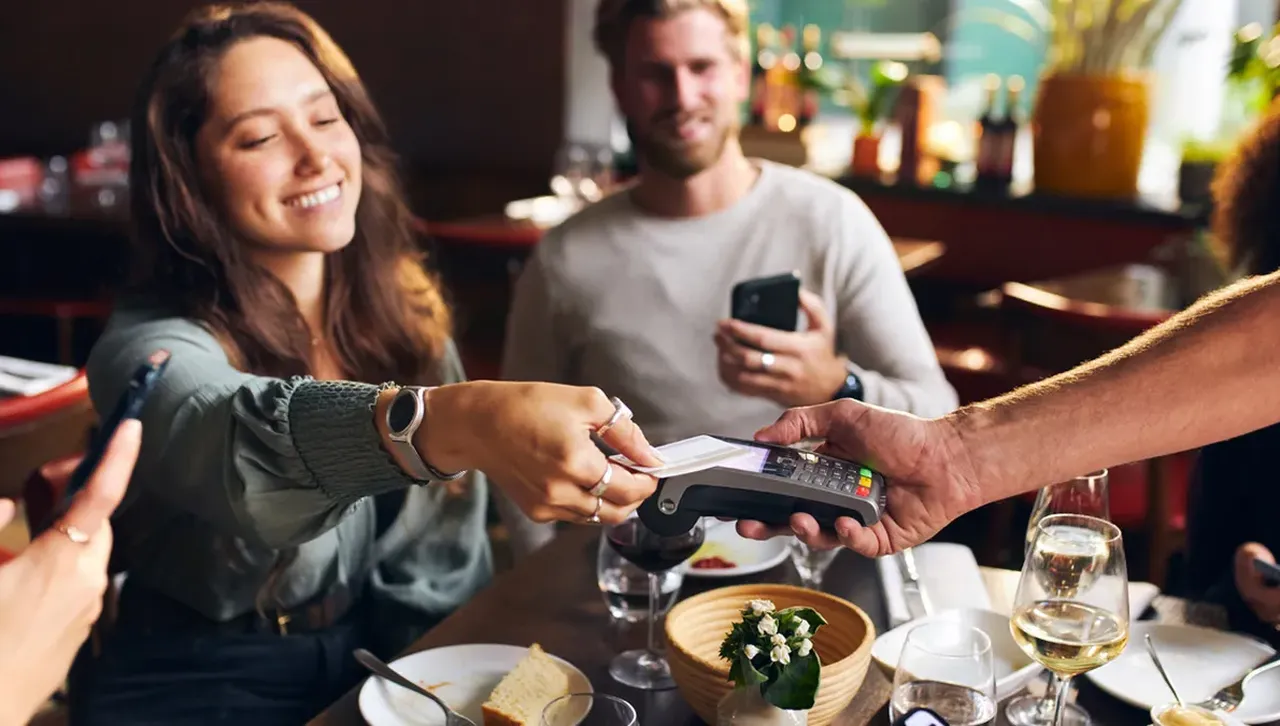 Банкомати, ПОС терминали и заведения спират да работят на Нова година за няколко часа