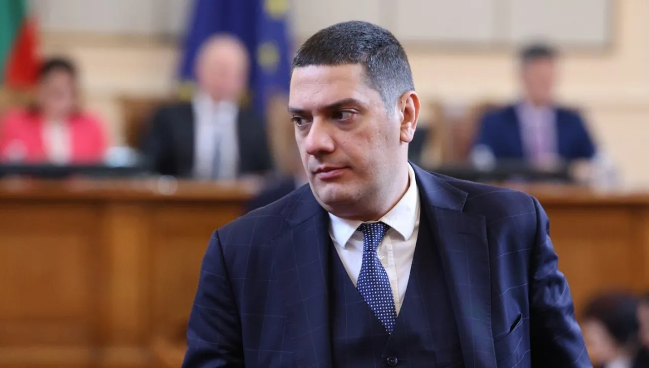 Христо Гаджев: Явно лицемерието е заразно -  правителствата на Радев са продали 262 държавни имота