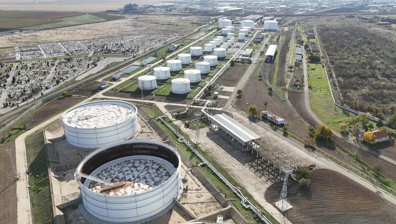 Турската „Ченгиз“ и азерската „Сокар“ са в списъка с кандидати за „Лукойл-Нефтохим“