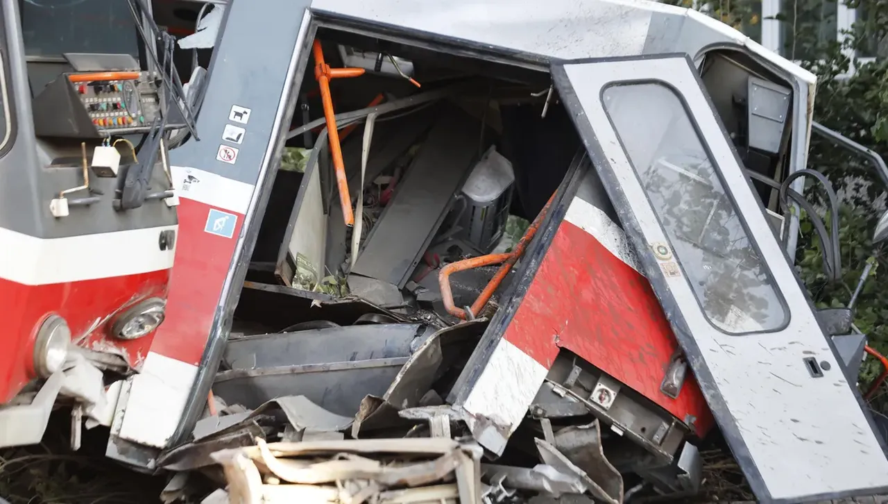 Младежи са причинили дерайлирането на трамвая при румънското посолство, има задържан   