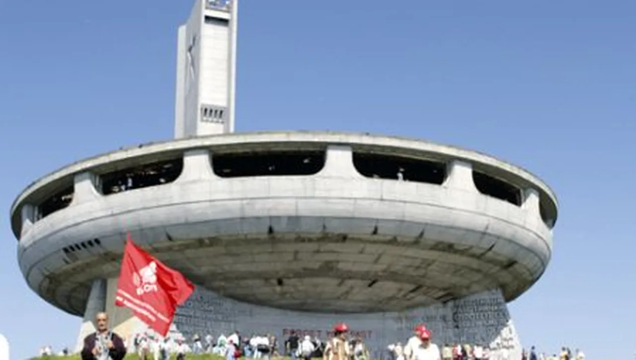 Киселова благодари на регионалния министър, че е успял да "изкопчи" европейски пари за Чинията на БКП