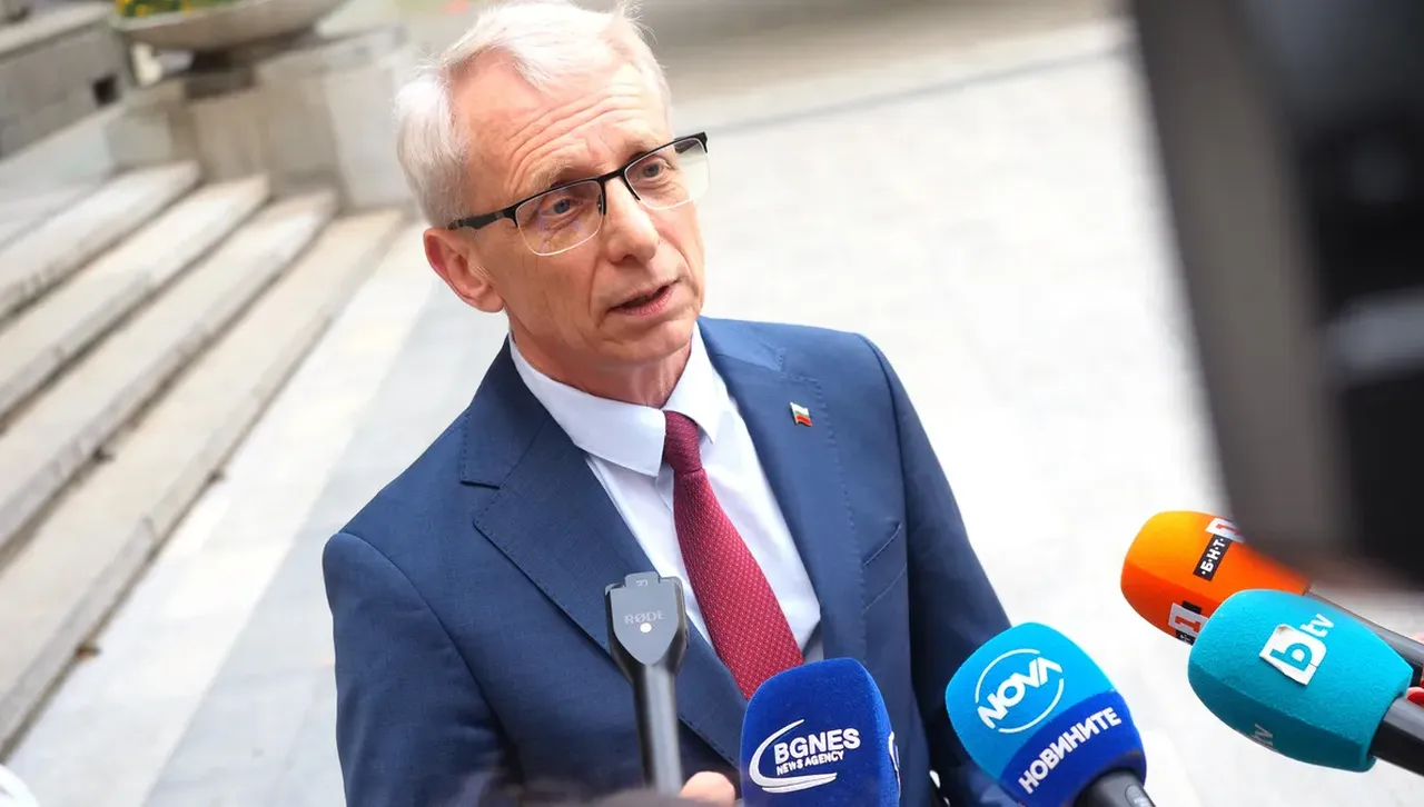 Денков пита финансовия министър: Проверява ли ОЛАФ Държавна агенция „Митници“