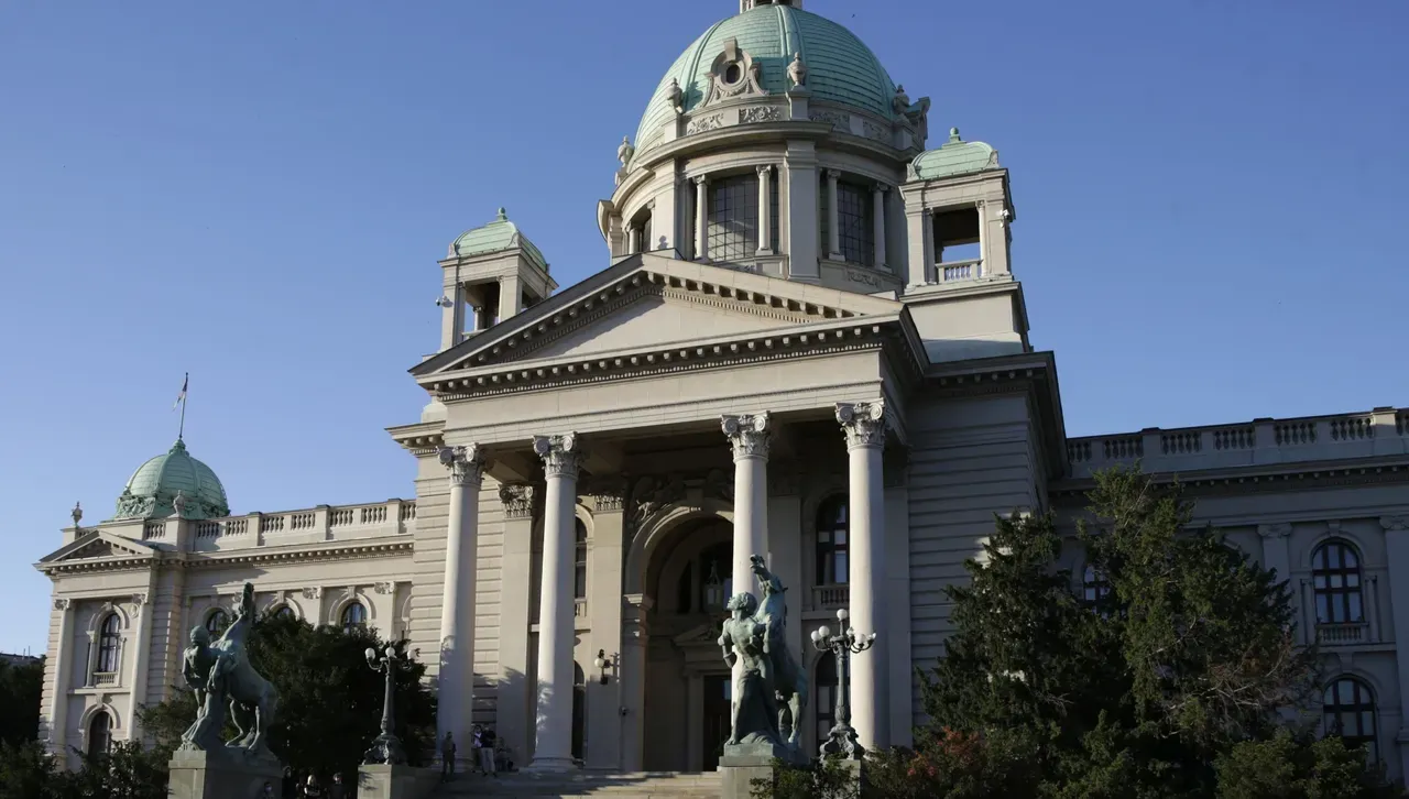 Днес сръбският парламент не избра правителство - чуха се и обвинения в сексуален тормоз