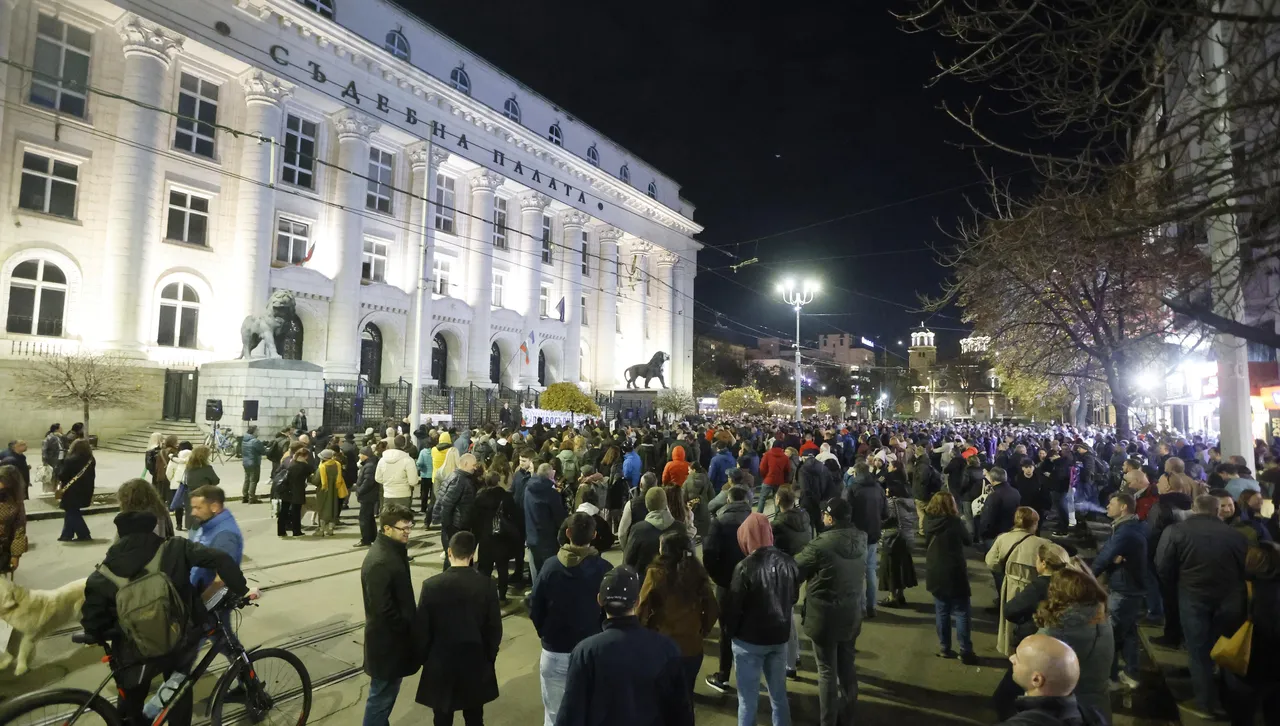 Протест пред столичната Съдебна палата - искат оставката на Сарафов
