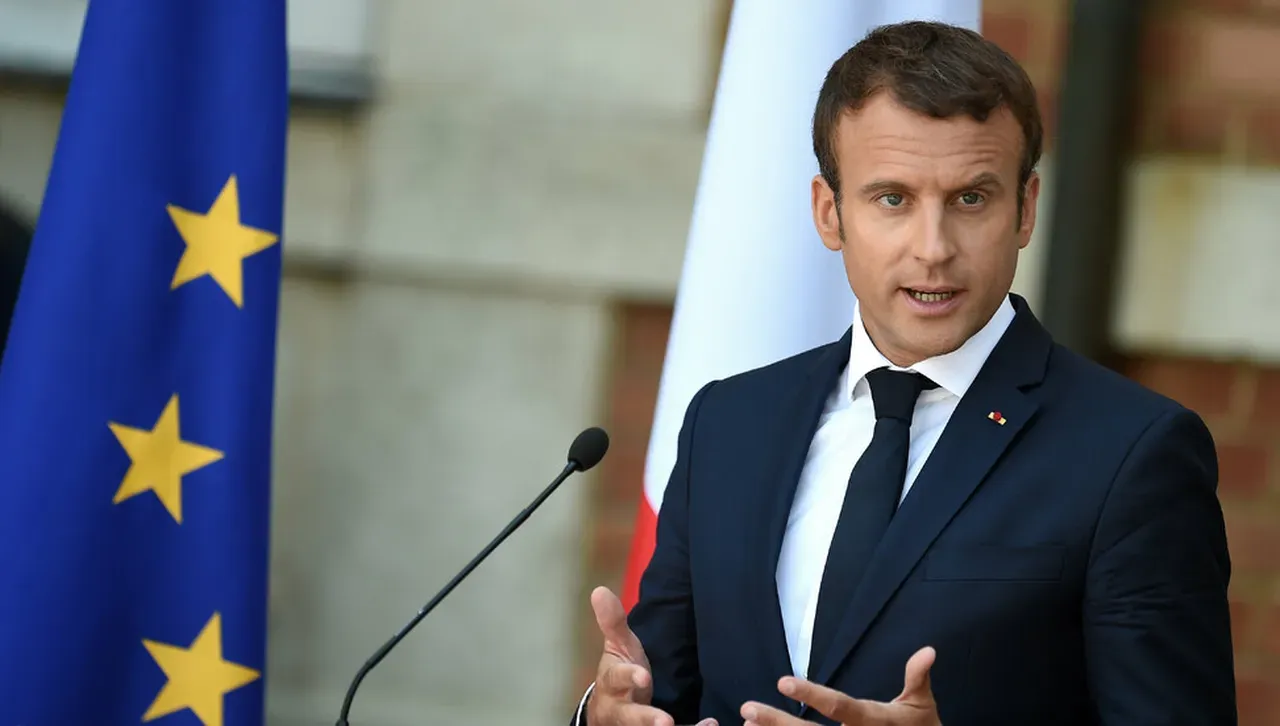 Макрон: Само Зеленски може да води преговорите, засягащи територията на Украйна 