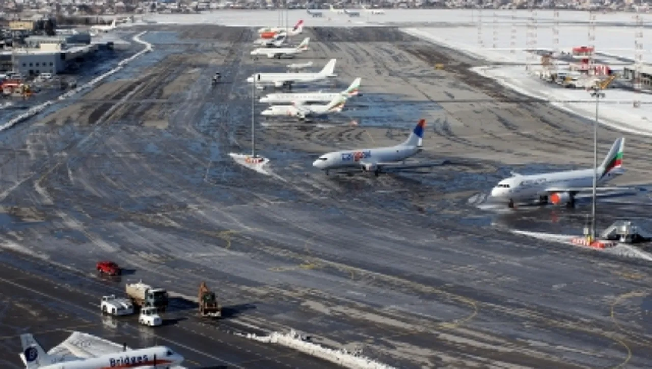 Авиокомпании спират полетите за Близкия изток, след като Израел затвори небето си