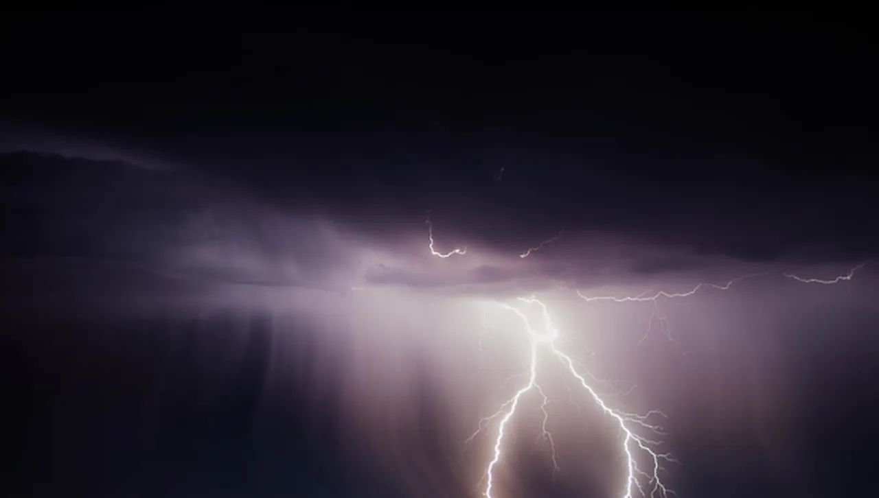 Топло, дъждове с гръмотевици се очакват в много области и в планините